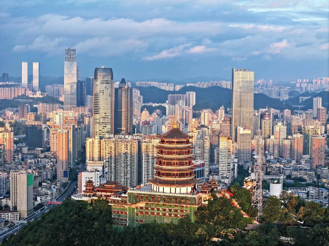 贵阳东山图片来自网络