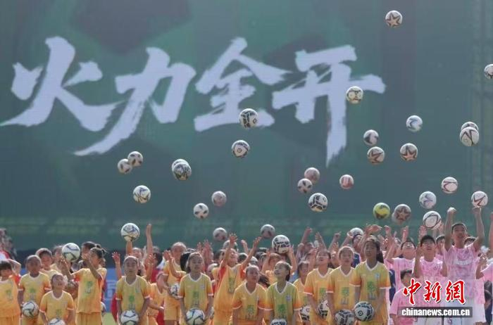 中国校园足球改革“南京样本”：从“苏超”看足球育人