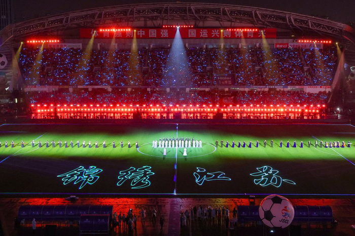 苏超新赛季火爆开幕，场均观赛人数超3万依然一票难求