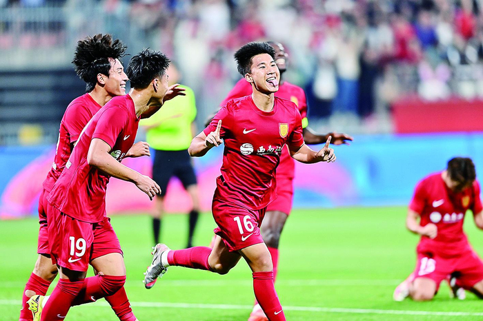 超级足球周末 点燃重庆情绪消费新引擎