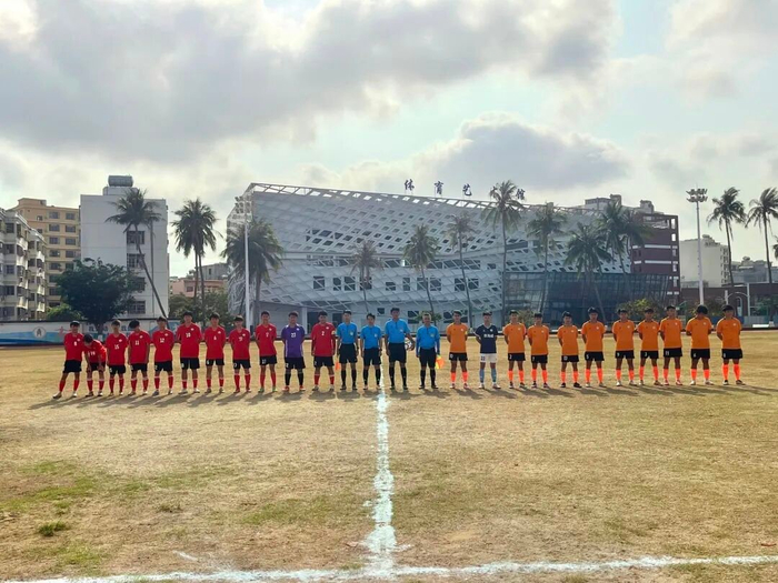 海南省高中男子足球联赛第四赛区比赛在陵水中学打响
