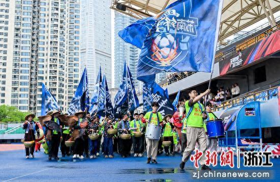 “包邮区”快递小哥足球赛在浙江杭州上演