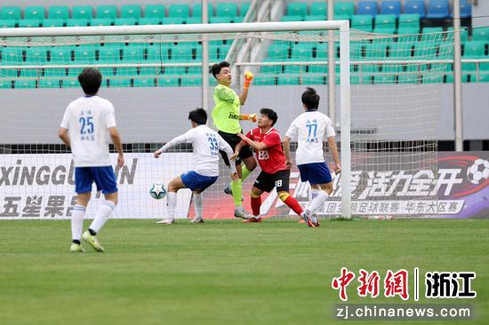 图为：赛场上的精彩瞬间。中新社发 李姹红 供图