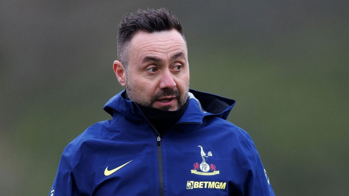 首秀失利！德泽尔比痛心坦言：热刺球员已经完全失去信心