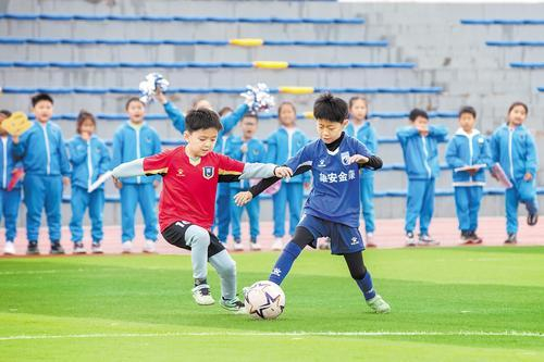 踢“班超”联赛 享足球快乐